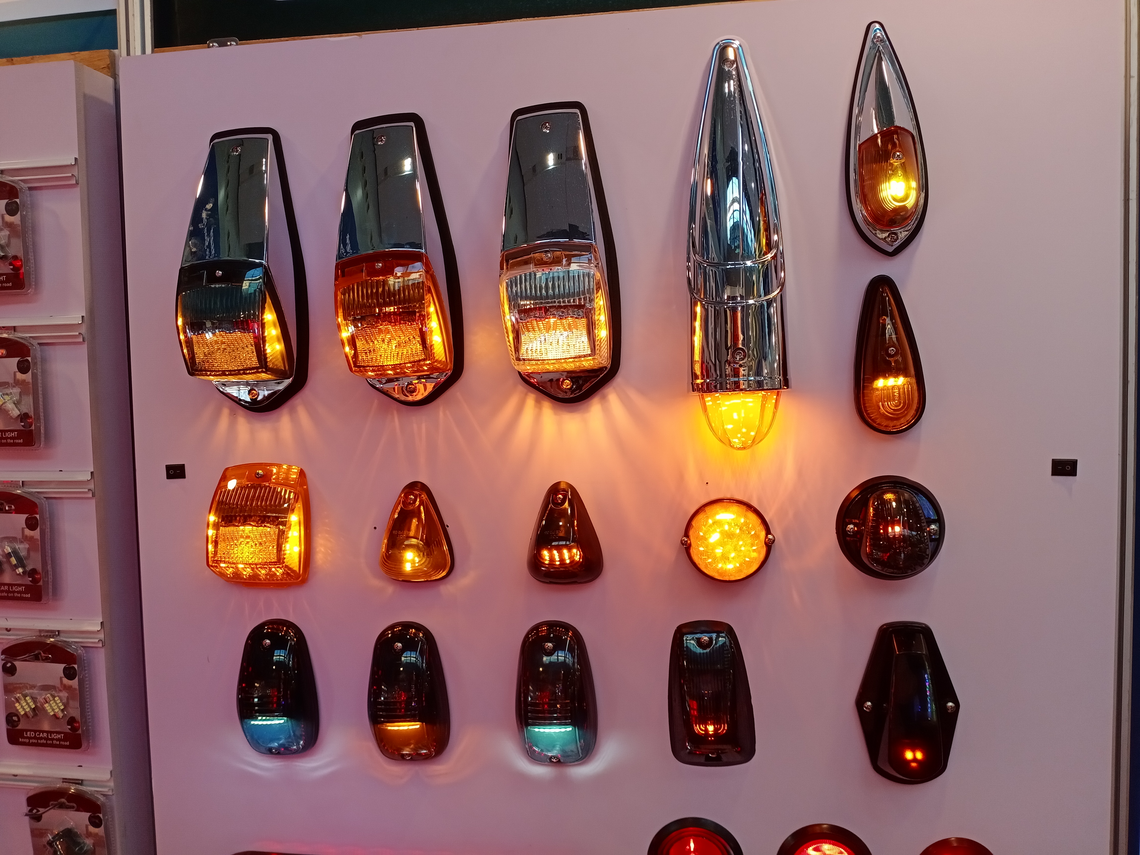 Luz de trabajo LED a prueba de agua, luz de trabajo LED de venta en caliente, luz de trabajo LED automotriz, luz de trabajo LED ajustable, mejor luz de trabajo LED con soporte