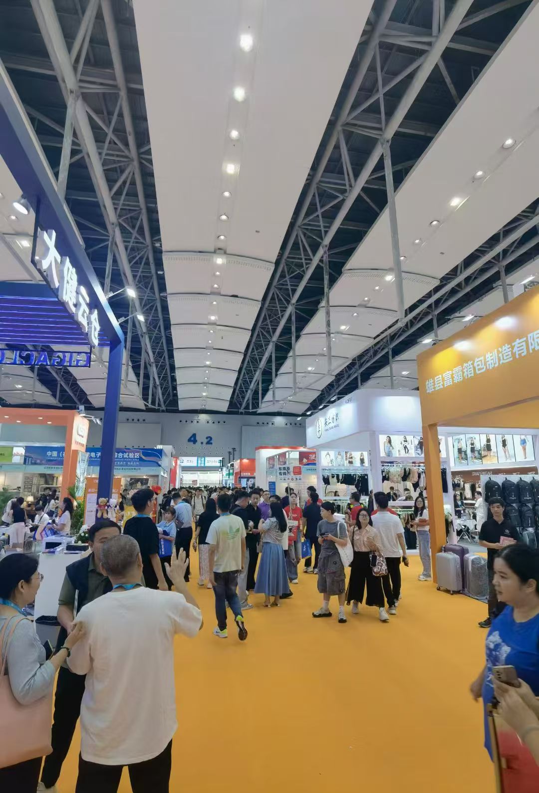 F&aacute;brica de luz de autom&oacute;vil, empresa, fabricante, hecho en China, luz trasera, luz de trabajo, luz lateral, luz de cami&oacute;n