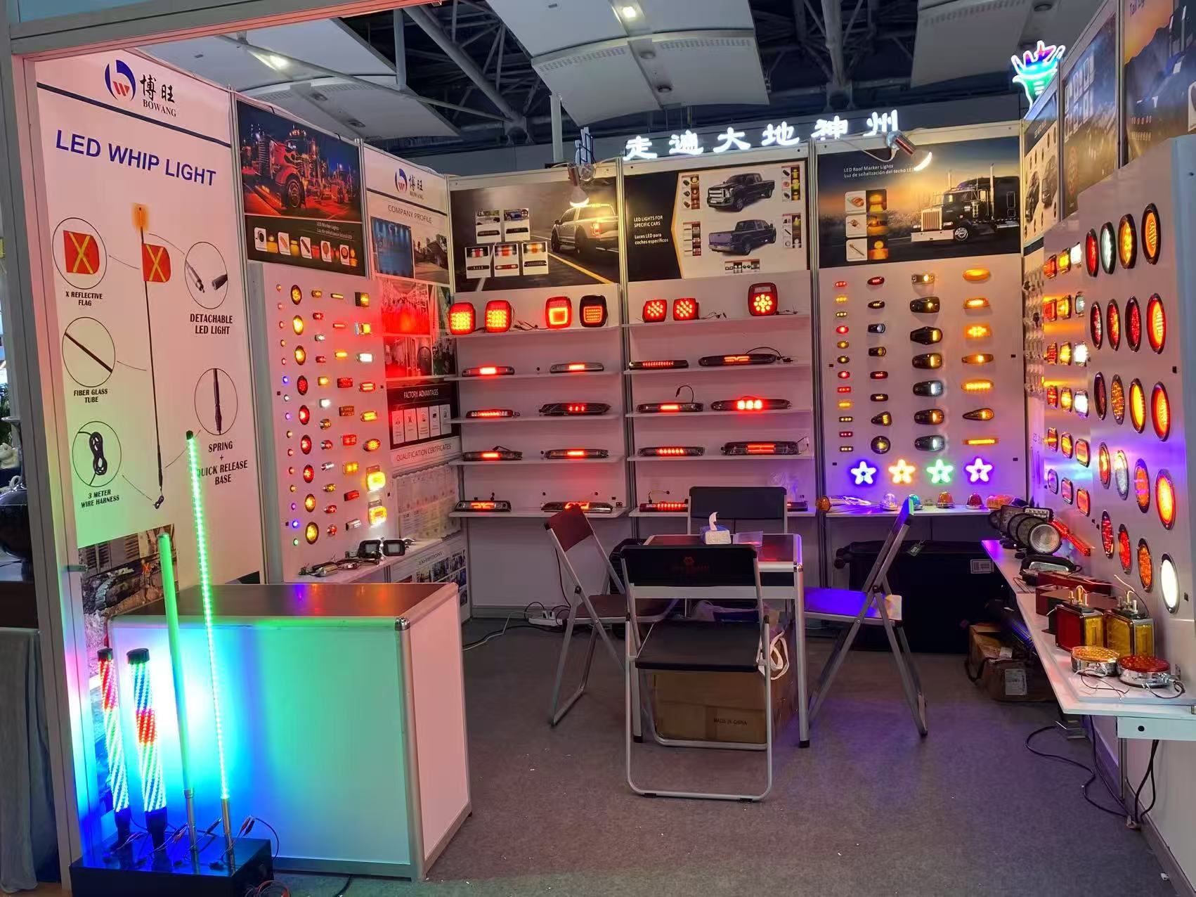 F&aacute;brica de luz de autom&oacute;vil, empresa, fabricante, hecho en China, luz trasera, luz de trabajo, luz lateral, luz de cami&oacute;n